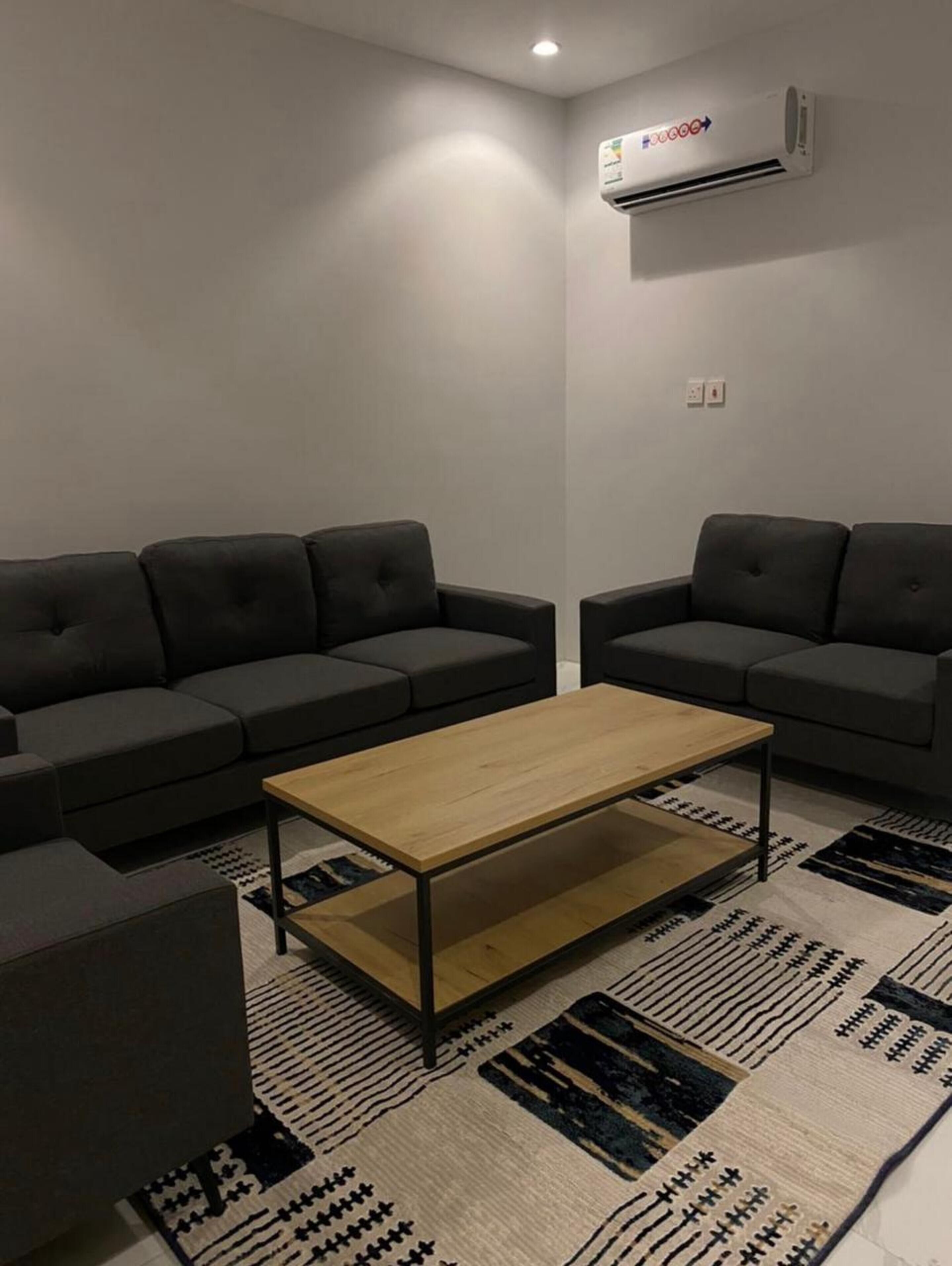 TV a schermo piatto 55 pollici con canali satellitari, TV