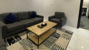 En 55-tommers Flatskjerm-TV med Parabol-TV samt TV