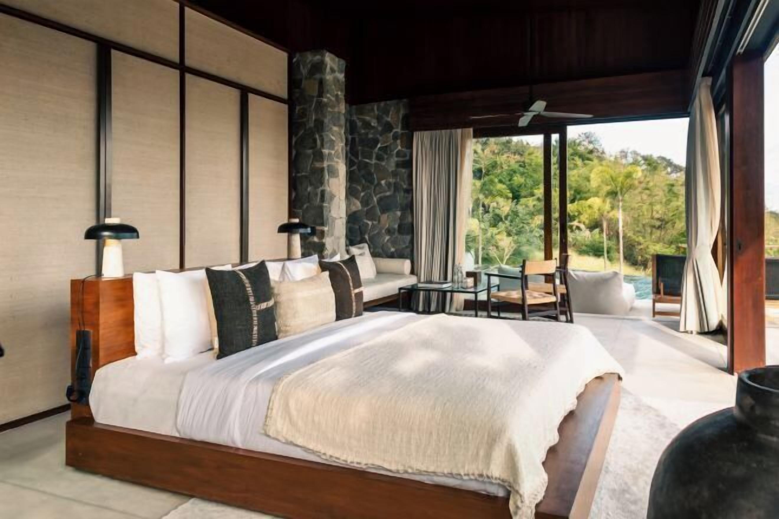 Premium bedding, minibar, individually decorated, individually furnished