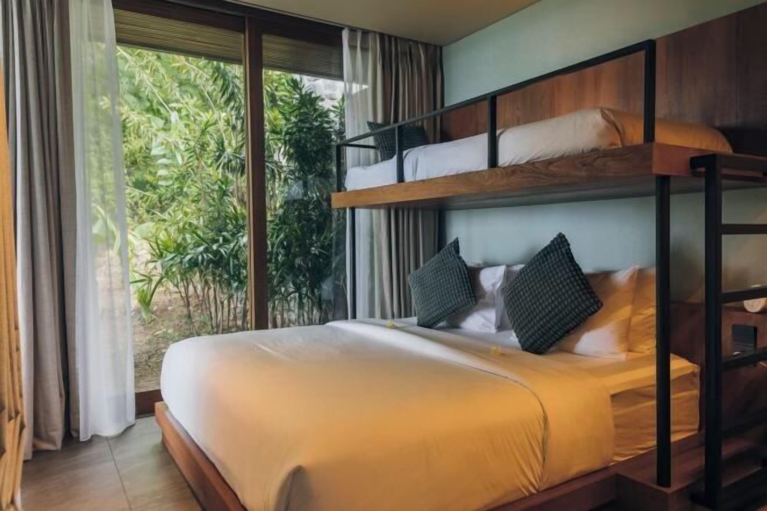 Premium bedding, minibar, individually decorated, individually furnished