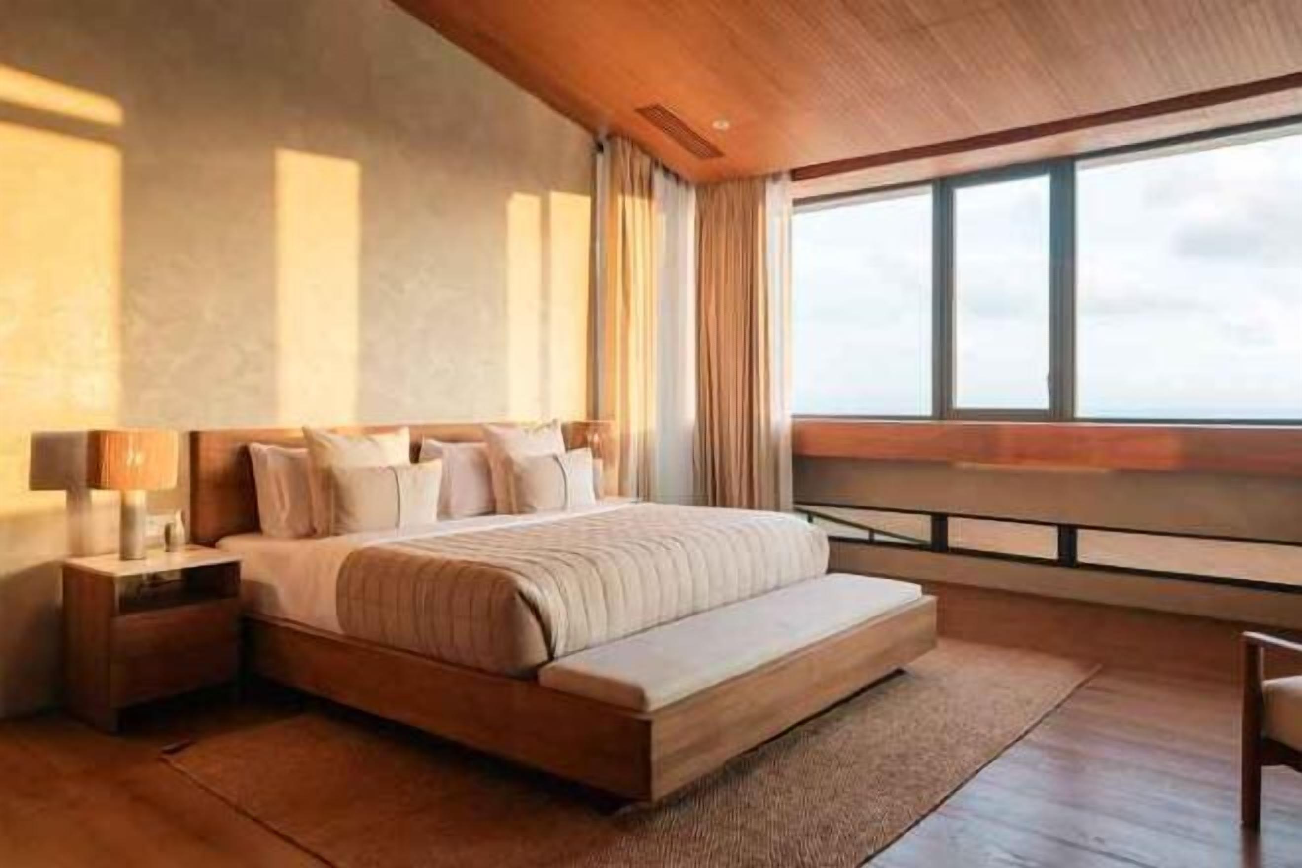 Premium bedding, minibar, individually decorated, individually furnished