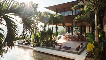 Villa Luxe, 3 chambres, piscine privée, vue mer (Villa Awasi with Cinema Room) | Coin séjour