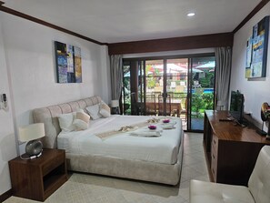 Superior Apartment, 3 Bedrooms, Pool View | In-room safe, individually decorated, individually furnished - Sai Rougn Apartment (Patong)