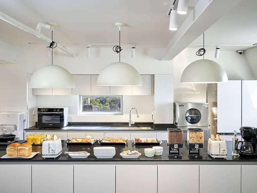 Free daily continental breakfast