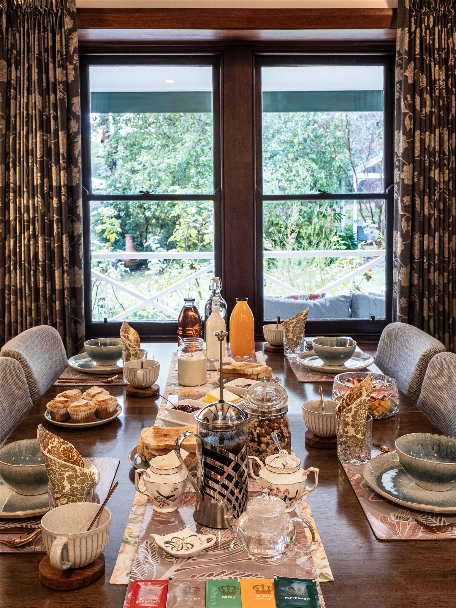 Luxury House | In-room dining