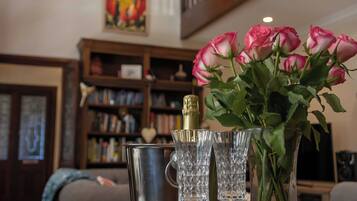 Luxury House | Champagne service