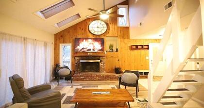 Pet Friendly Private Home next door to Waterville