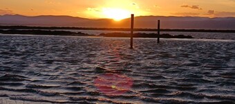 Renovated fisherman's farmhouse comfortable wifi air conditioning large covered pergola terrace 