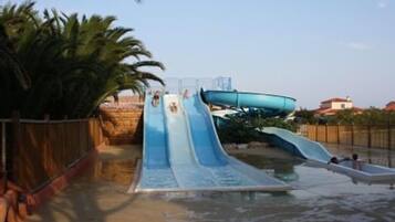 Alberca al aire libre y alberca climatizada