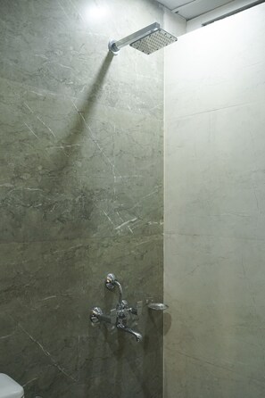 Shower, free toiletries, slippers, towels - Lime Tree 2Bhk Serviced Apartment (Gurugram)