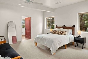 2 Schlafzimmer, Schreibtisch, Bügeleisen/Bügelbrett, kostenloses WLAN