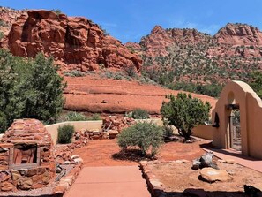 Property grounds - Backs to Red Rock Views Gorgeous Home with Hot Tub (Sedona)
