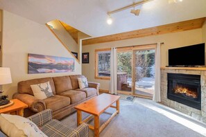 Télévision, cheminée