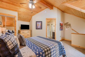 2 bedrooms, iron/ironing board, WiFi, bed sheets - Mountain Escape on Fall River w/ HOT TUB! (Estes Park)