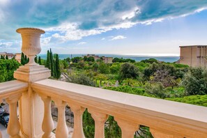 Egyptian cotton sheets, premium bedding, down comforters, minibar - La Paloma Blanca Hotel (Sciacca)