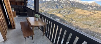 Apartment in Le Sauze with unobstructed mountain views