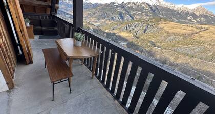 Apartment in Le Sauze with unobstructed mountain views