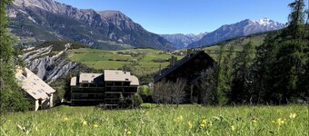 Apartment in Le Sauze with unobstructed mountain views