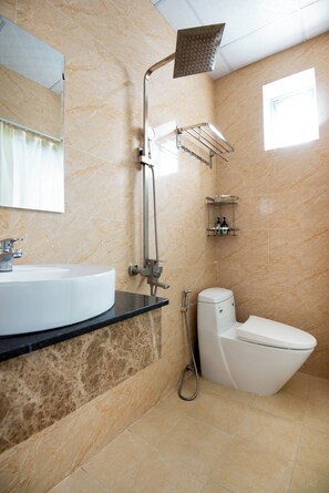 Family Quadruple Room, 1 Bedroom | Bathroom | Slippers - Kim Ngan 2 Hotel (Ho Chi Minh City)
