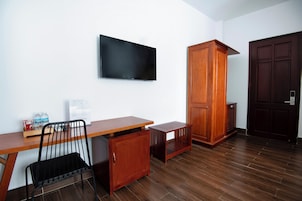 Quarto casal standard, 1 cama King | Wi-Fi de cortesia