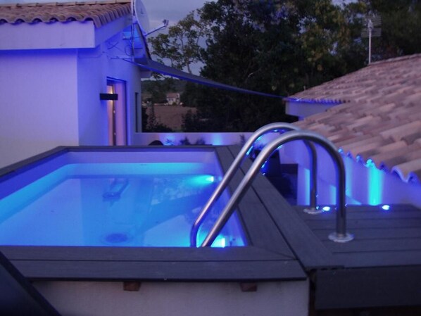 Bain à remous extérieur