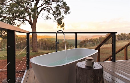 Outdoor spa tub. Yira - Uninterrupted Panoramic Sunrise Vistas. Embrace the magic of dawn at Yira, named for its elevated perch (Noongar for "up high").