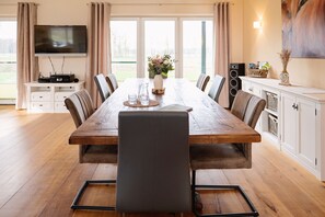 Dining - Idyllically situated villa in country house style with sauna Ideal for groups & families (Soltau)