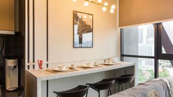 Signature-Suite | Essbereich im Zimmer