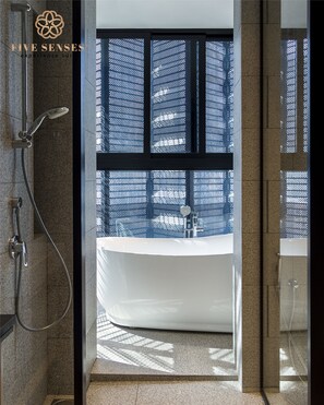 Suite presidencial, bañera | Bañera profunda