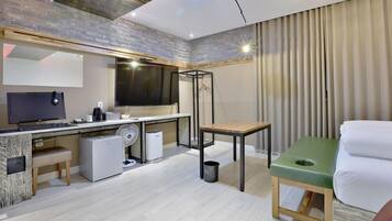 Suite B | Individually decorated, individually furnished, free WiFi, bed sheets