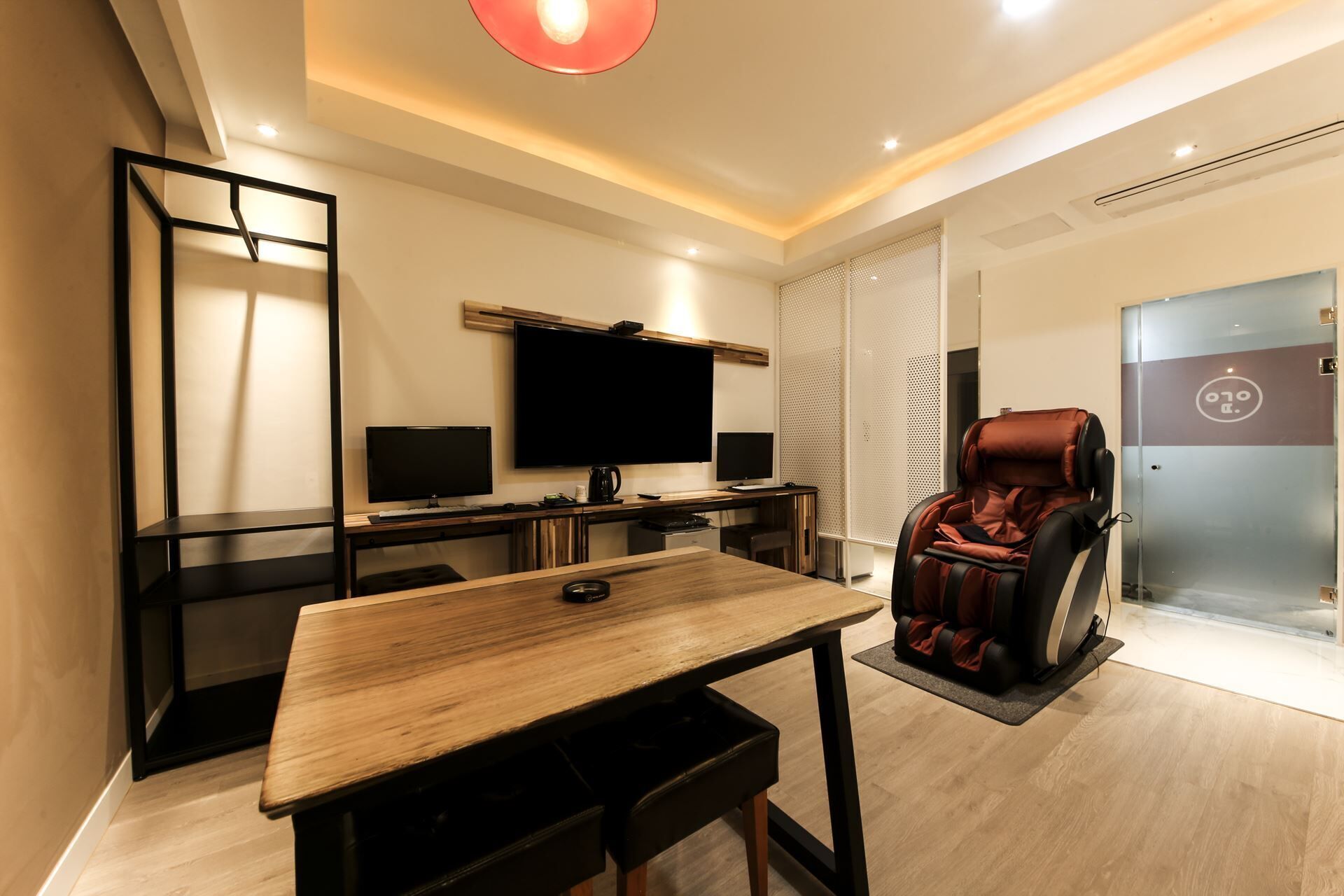 special suite twin | 1 bedroom, individually decorated, individually furnished, free wifi