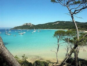 Beach - Beautiful garden level with terrace, sea view and direct access to the beach - swimming pool (Bormes-les-Mimosas)
