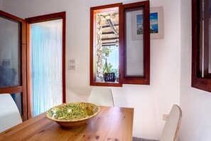 Dining - Mareverde.Gorgeous beachfront cottage with pool (CORSANO)