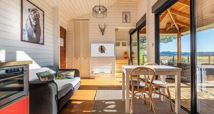 Villa wood Lodge terrace pilotis, swimming pool, exceptional view vineyards, classified 3*.