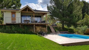 Exterior - Wooden villa with lodge, terrace on stilts, swimming pool, exceptional vineyard views, 3-star rating (Plaissan)