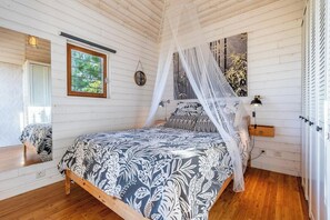 2 bedrooms, iron/ironing board, WiFi