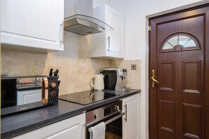 Private kitchen - Detached Forest Setting Bungalow (Little Sampford)