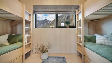 3 bedrooms, free WiFi, bed sheets