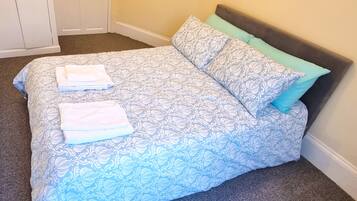 2 bedrooms, desk, iron/ironing board, free WiFi