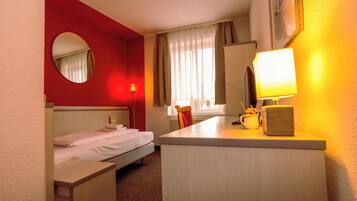 Yhden hengen classic-huone | Yksilöllisesti sisustettu, yksilöllisesti kalustettu, työpöytä