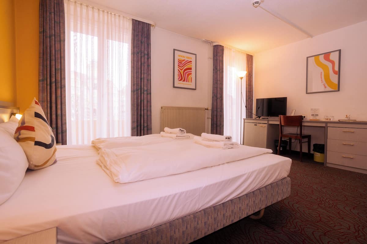 Comfort Double or Twin Room | Individually decorated, individually furnished, desk, laptop workspace