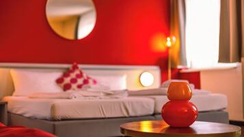 Phòng đôi phong cách cổ điển | Trang trí khác biệt, trang bị nội thất với thiết kế riêng biệt, bàn