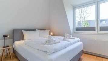 2 bedrooms, iron/ironing board, free WiFi