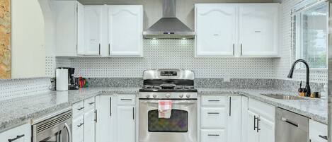 Fridge, microwave, oven, dishwasher