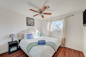 3 bedrooms, desk, iron/ironing board, WiFi - Luxury home with Pool and gym and RV parking (Las Vegas)