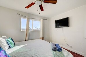 Bureau, fer et planche à repasser, Wi-Fi, draps fournis