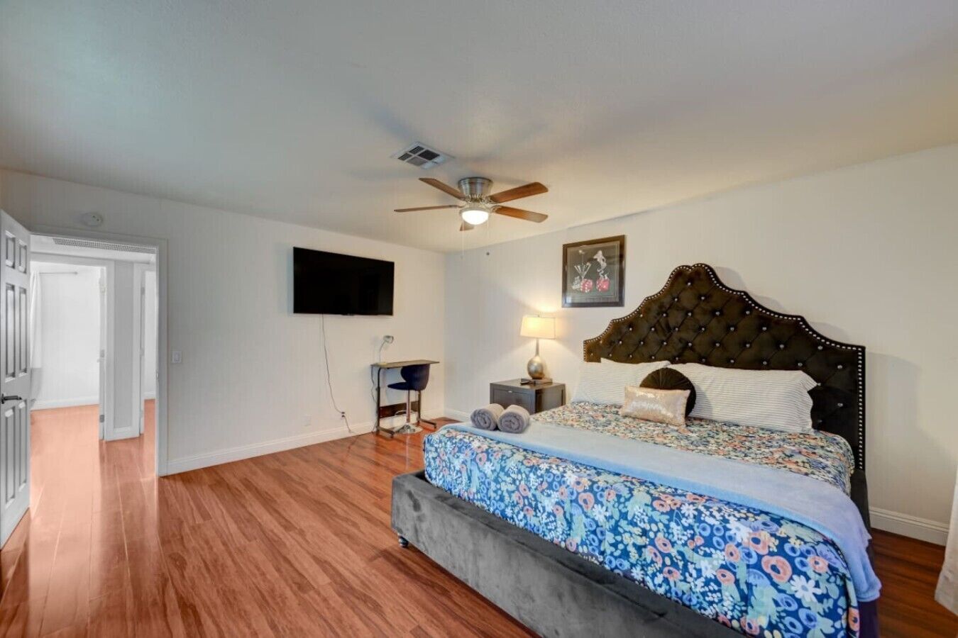 Desk, iron/ironing board, WiFi, bed sheets