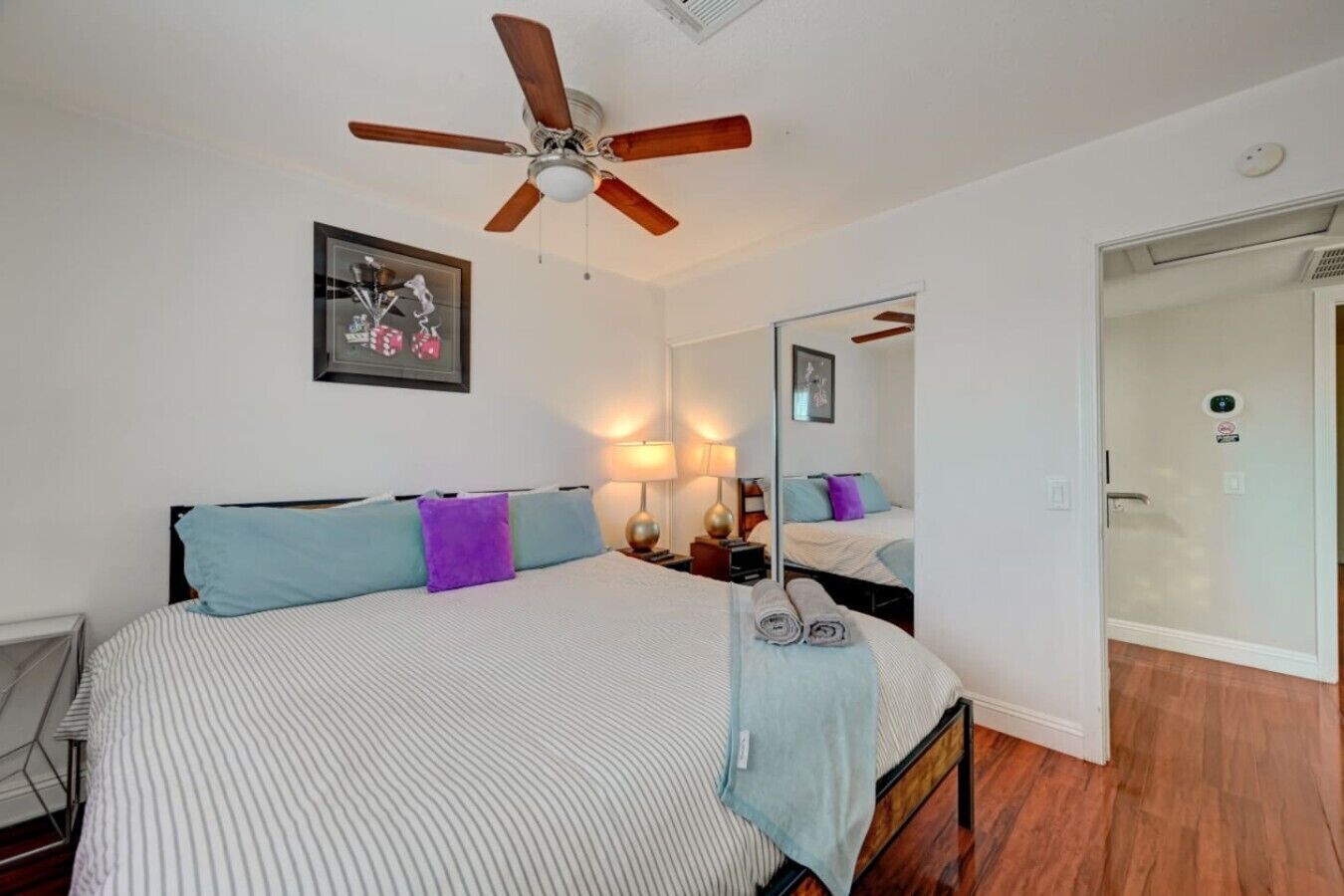 Desk, iron/ironing board, WiFi, bed sheets