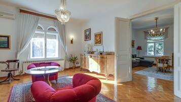 Family Apartment, 2 Bedrooms (City Apartment With Garden) | Living area | TV