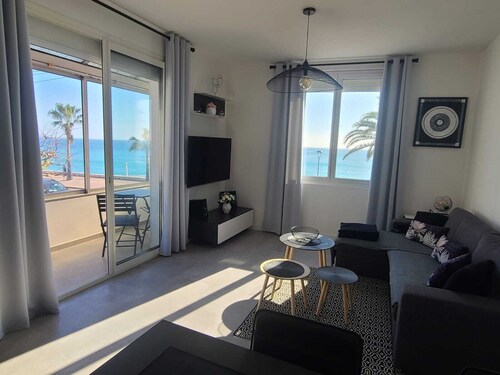 spacious Apartment 2 rooms on the sea side